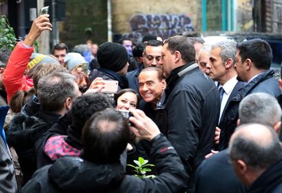 Berlusconi a Napoli: visita nel centro storico 7