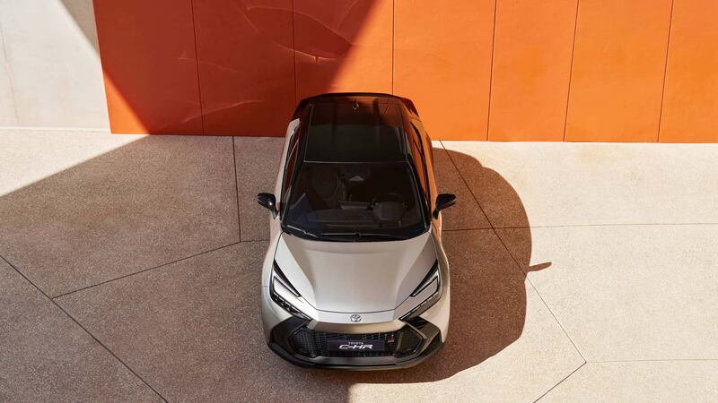 Toyota C-HR 2023, guarda tutte le foto 10