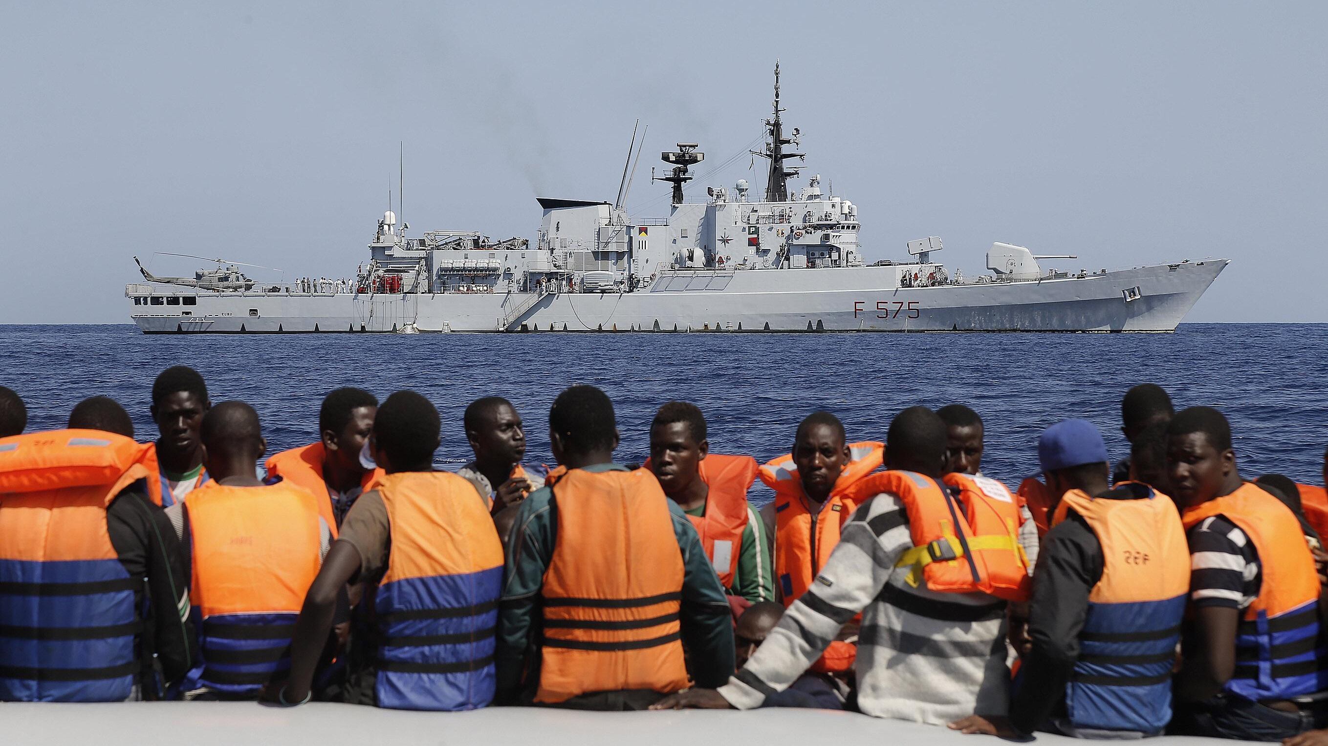 Tedesco compra una barca per riempirci di immigrati