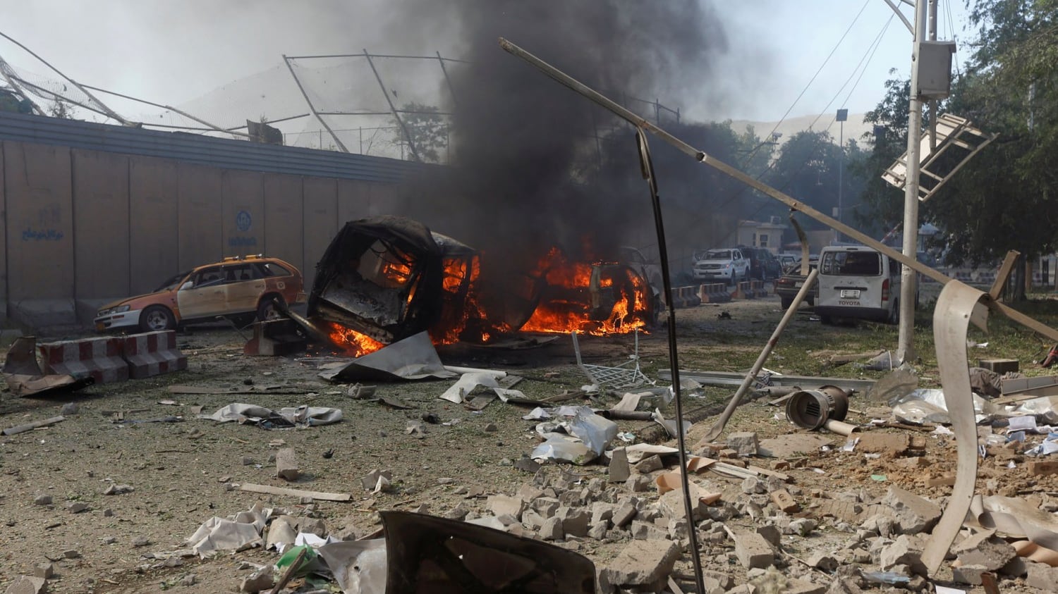 Afghanistan, attacchi kamikaze in due moschee: 32 morti a Kabul