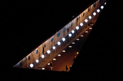 Palloncini luminosi lungo il Muro di Berlino 17
