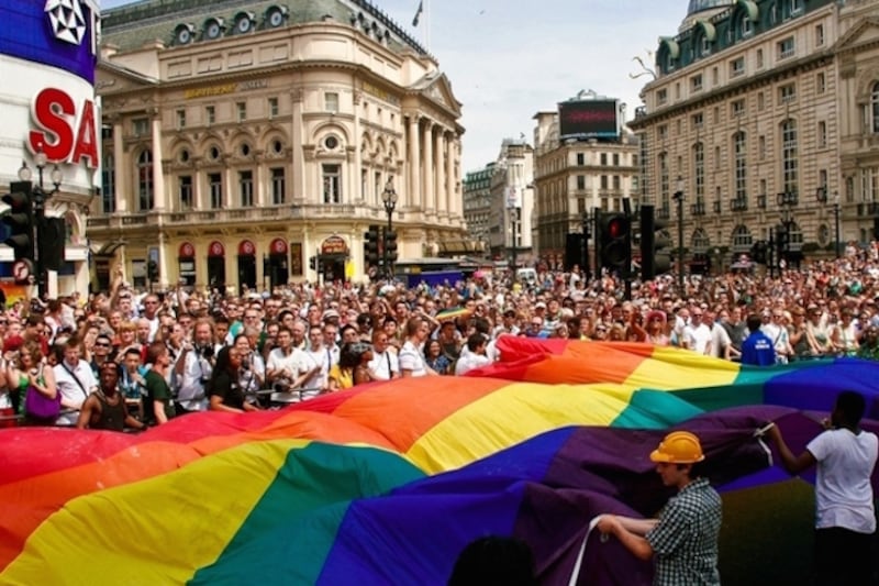 Il Labour vieta le trans alla conferenza delle donne: la resa dopo anni di follie woke
