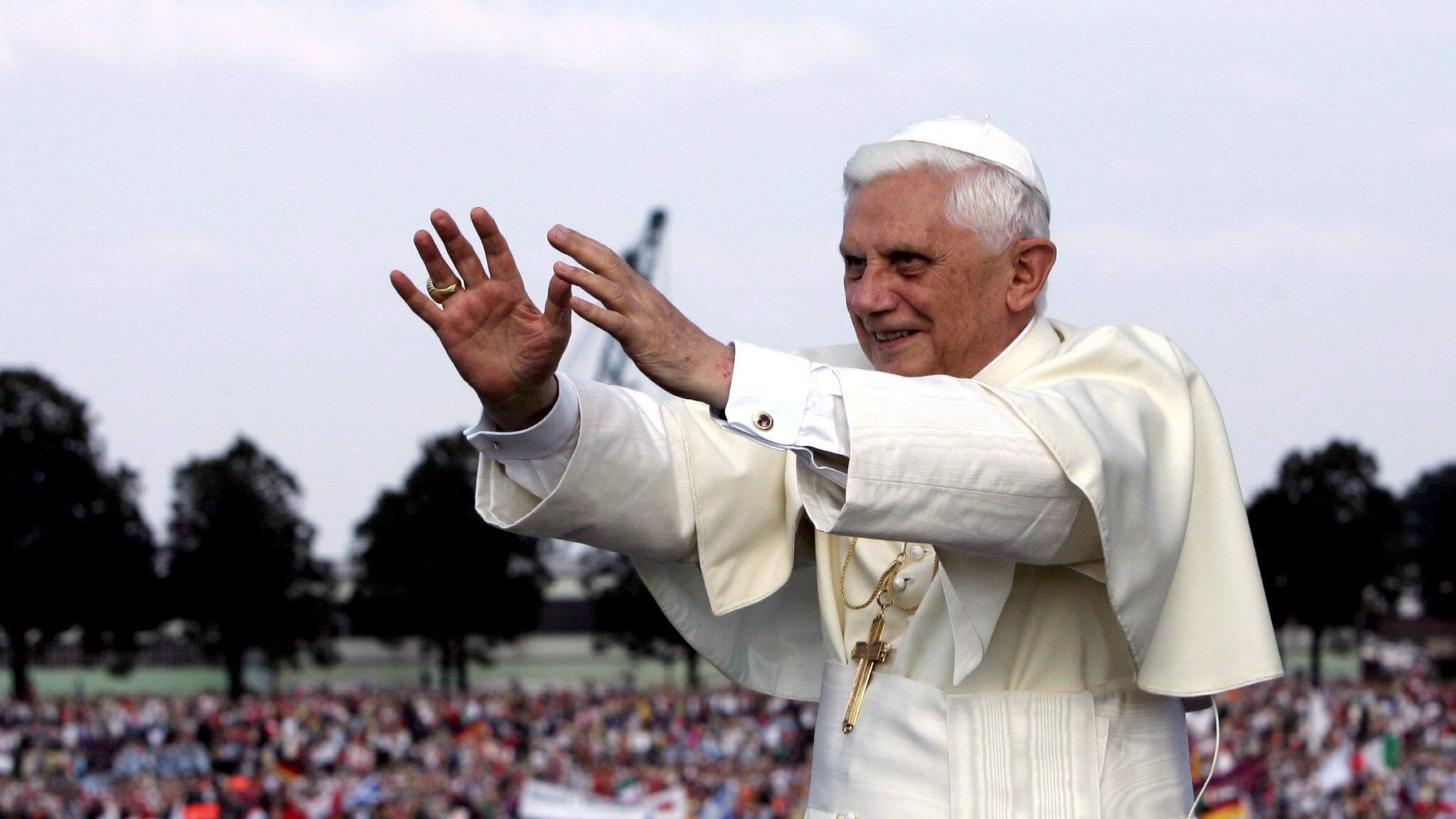 Benedetto XVI se ne va in volo "Ora sono solo un pellegrino"