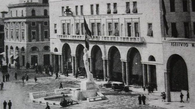 Brescia, il sindaco Pd butta via la statua che piaceva al Duce