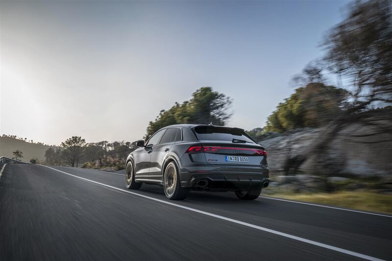 Nuova Audi RS Q8 2024, guarda tutte le immagini 2