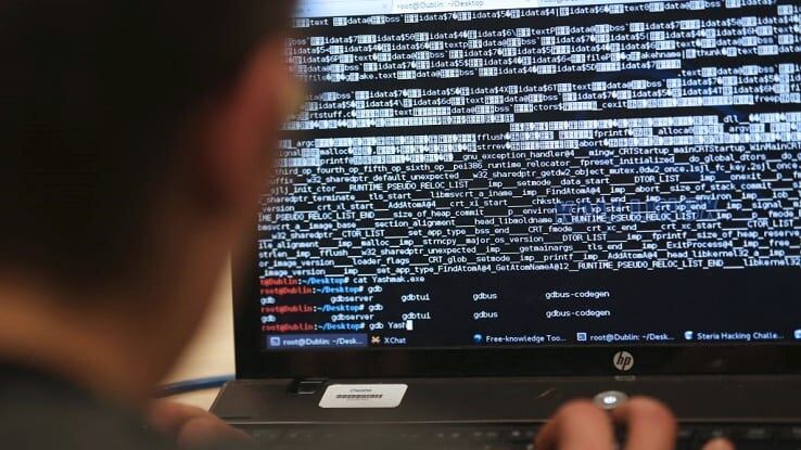 Migliaia di furti a banche dati istituzionali: arrestato haker