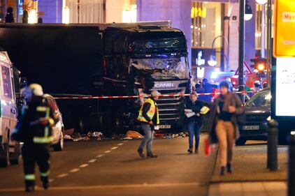 Attentato a Berlino, le immagini dei soccorsi 1