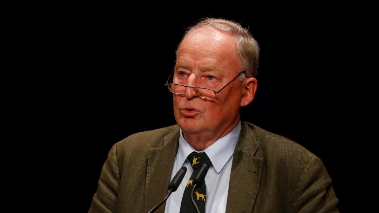 Il leader Afd: "Il nazismo? Una cacca di uccello"
