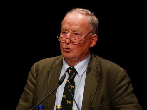 Il leader Afd: "Il nazismo? Una cacca di uccello"