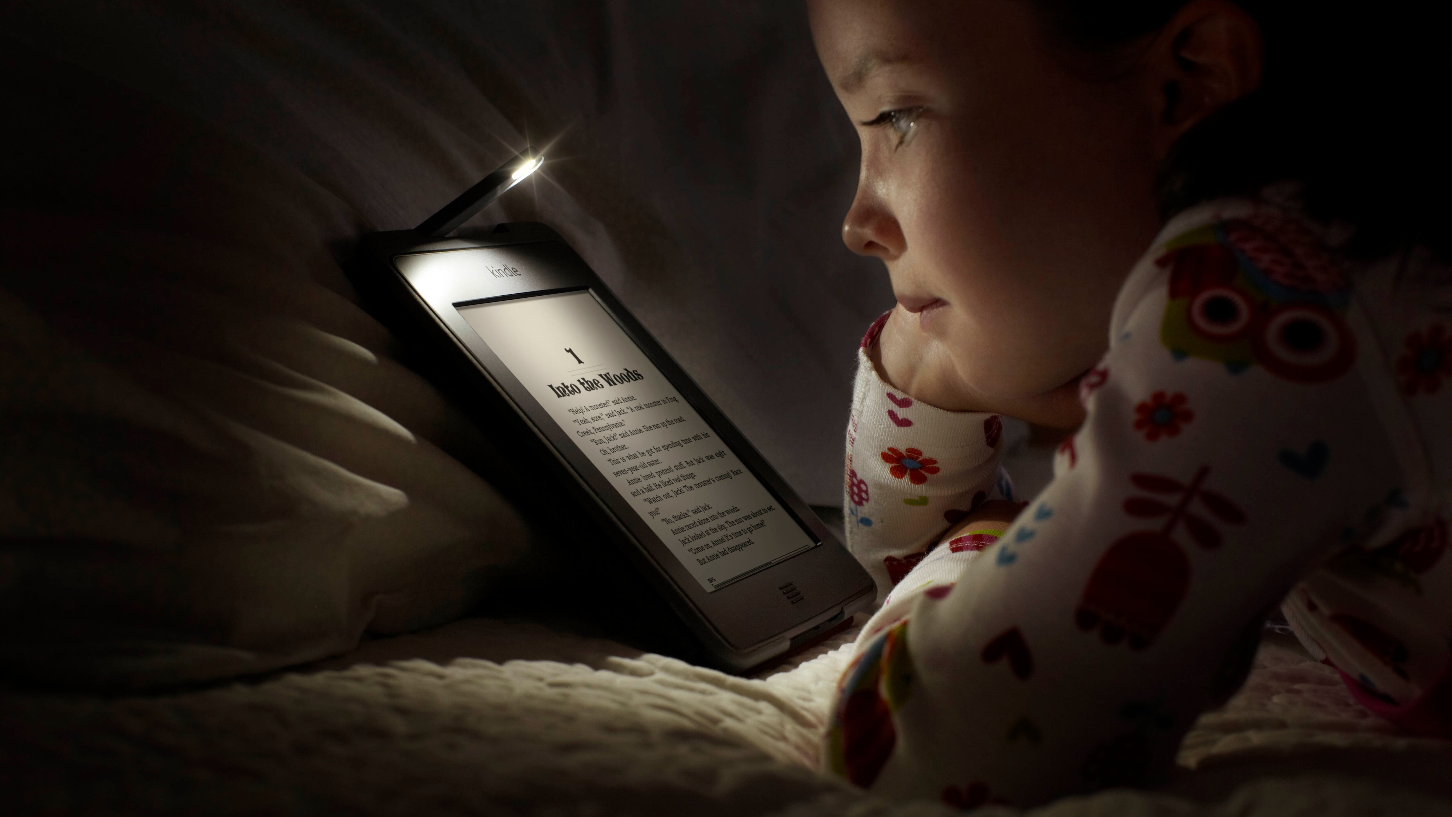 Leggi sul cellulare o tablet prima di dormire? Ti giochi la salute