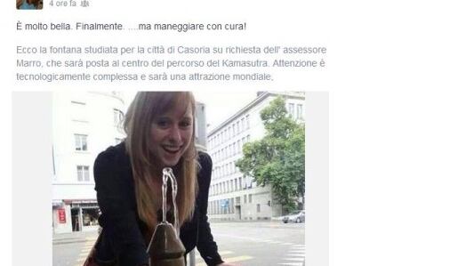 L'assessore lancia foto con una fontana a forma di pene