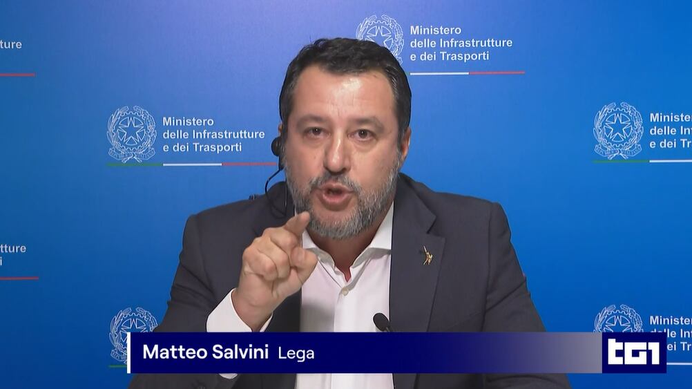 "Tribunale come un centro sociale". Affondo di Salvini contro i giudici pro-migranti