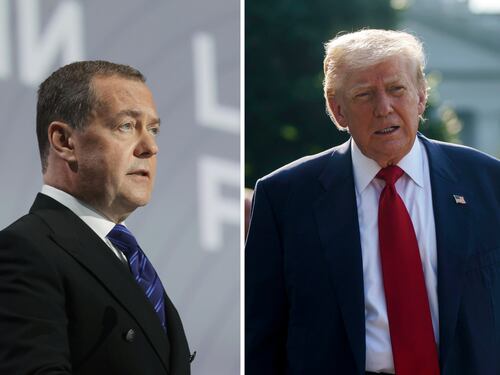 L'avvertimento di Trump a Mosca: "10-12 giorni per cessare il fuoco". Medvedev: "Ogni ultimatum è un passo verso la guerra"