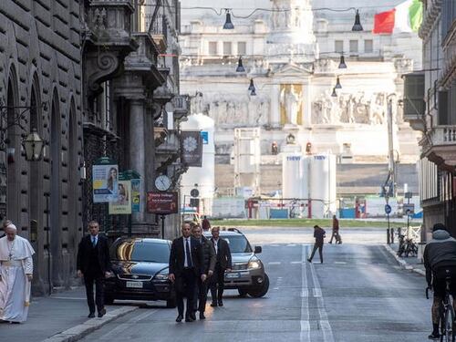 Il Papa nel deserto di Roma per pregare contro la peste