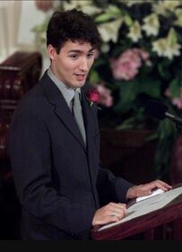 Justin Trudeau, le foto da giovane che stanno facendo impazzire il web 8