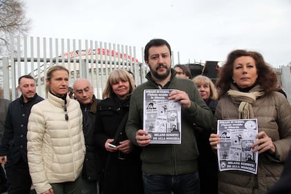 La Lega volantina a Milano le vignette di Charlie Hebdo 8