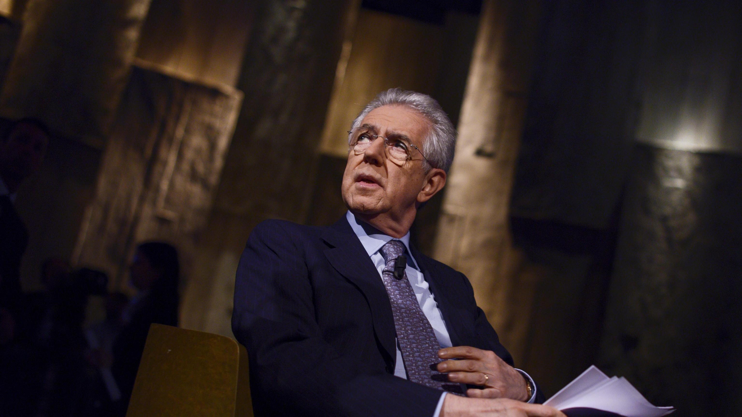 Monti difende la Merkel: "Preoccupato per i toni antitedeschi"