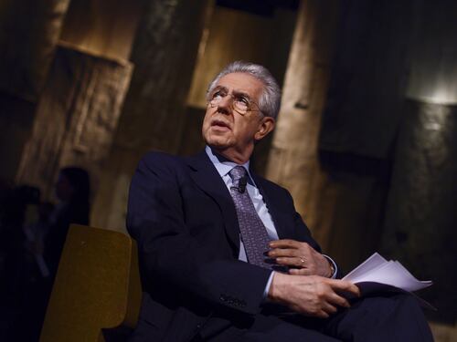 Monti difende la Merkel: "Preoccupato per i toni antitedeschi"