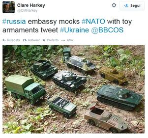 L'ironia dell'ambasciata russa: tank e blindati giocattolo 1