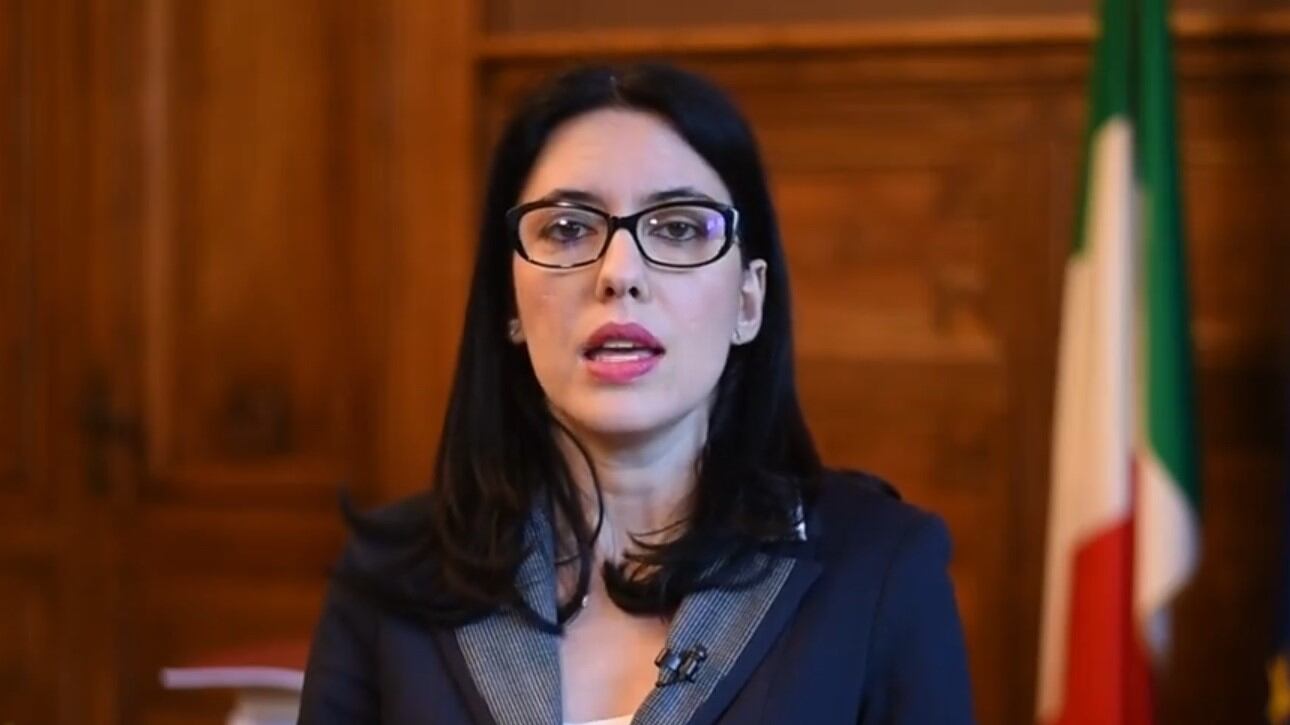 La Azzolina: no al Plexiglas. Lo sciopero chiude la scuola