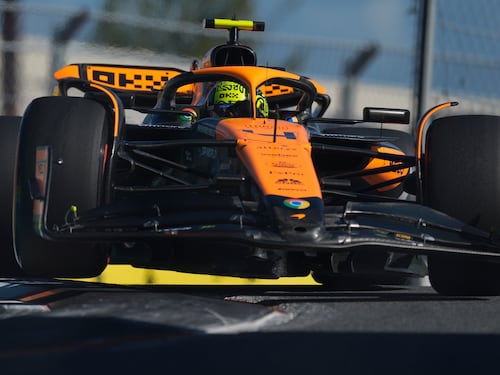 Red Bull, gara no. Ma la Ferrari non ne approfitta