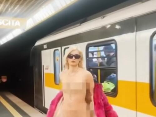 "Prendo la metro e vengo da te". Da X-Factor a una banchina di Milano senza veli