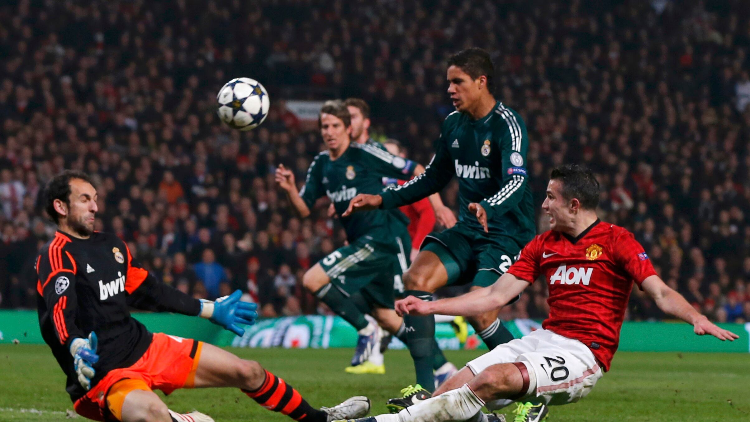 L'arbitro rovina Manchester United-Real Madrid. E Mourinho ringrazia