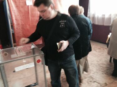 Slaviansk, separatisti al voto 7