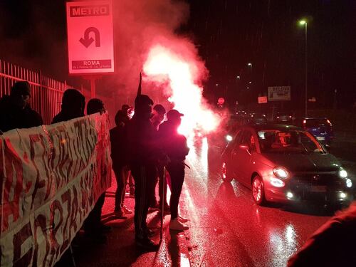 "Fuori dai nostri quartieri": il blitz nel campo nomadi a Roma