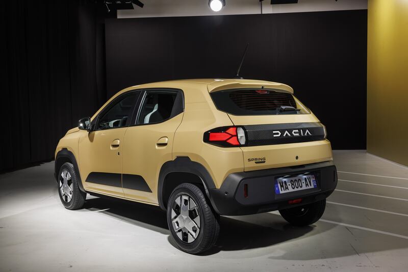 Dacia Spring 2024: guarda tutte le foto di interni ed esterni 1