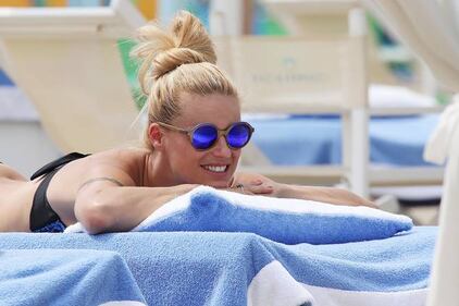Michelle Hunziker al mare con Aurora prima dei saluti 11
