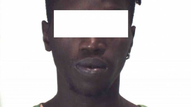 Semina il panico sul bus e aggredisce carabinieri: arrestato un gambiano