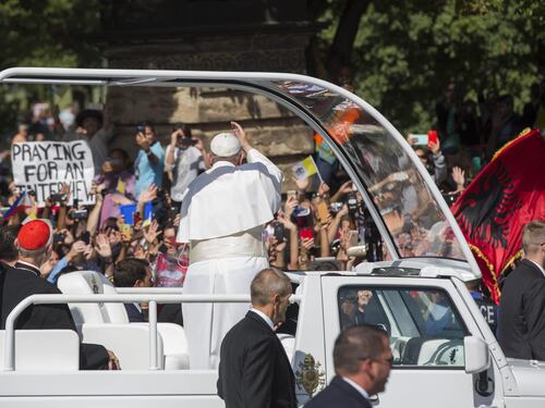 Il Papa ai vescovi Usa: "Pedofilia ferita aperta della chiesa"
