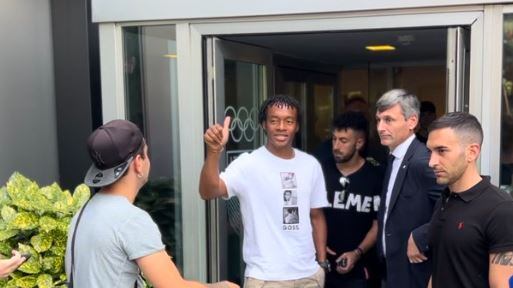 "Hai fatto di tutto per farti odiare, ora...". La curva nord manda un messaggio a Cuadrado