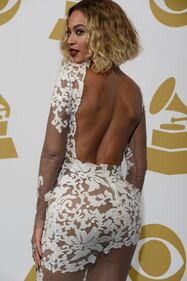 Beyonce a New York, jeans strappati e curve mozzafiato 7