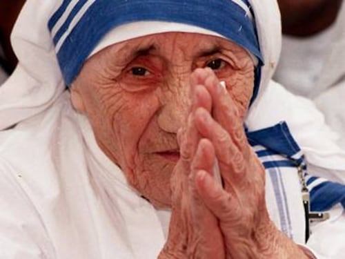 India, madre Teresa di Calcutta fa scoppiare un'aspra polemica politica