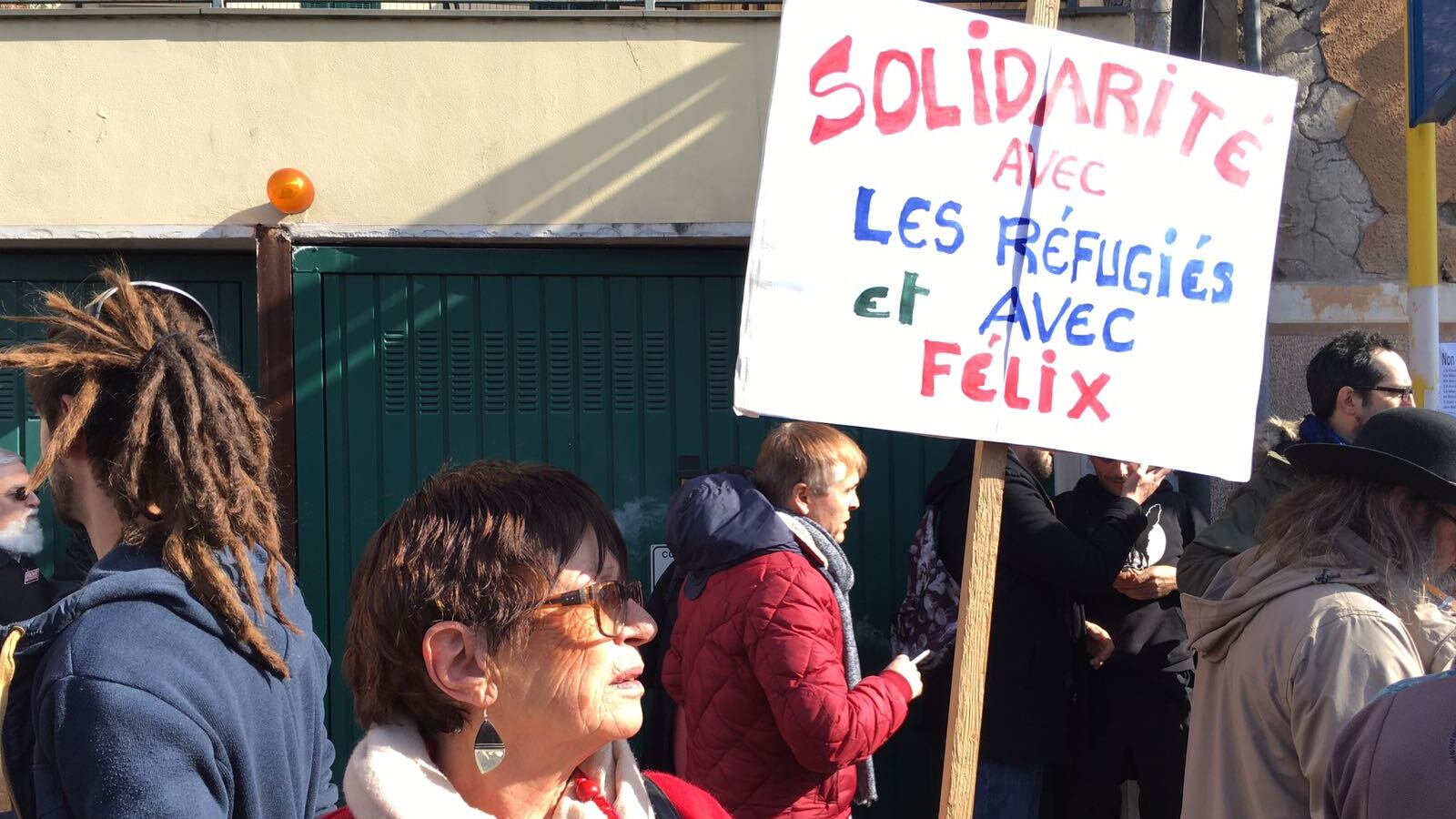 Imperia, la mamma del "no border" Felix Croft: “Sono fiera di mio figlio”