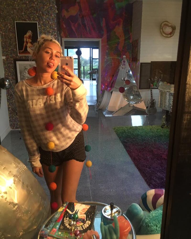 Miley Cyrus, twerking e linguacce sui social: foto 8