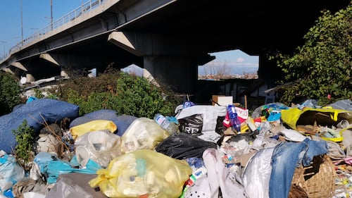 Studenti intossicati dai roghi di rifiuti, una discarica vicino alla scuola 1