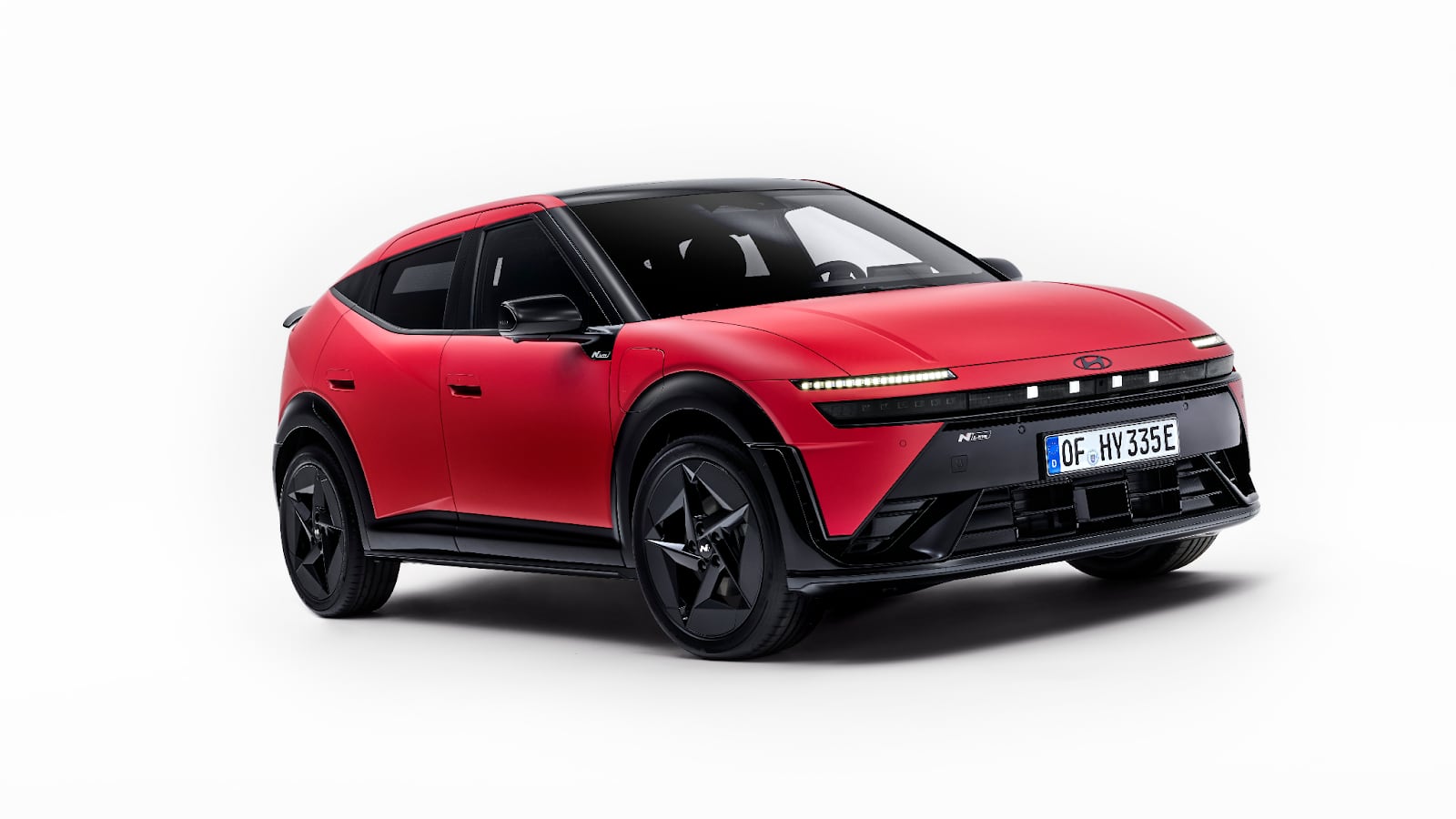 Hyundai IONIQ 3, a Milano debutta la compatta elettrica che inaugura l’era “Art of Steel”