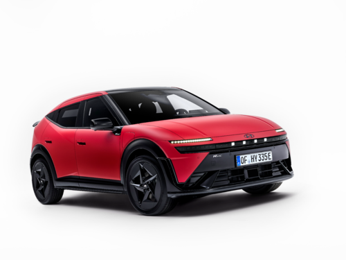 Hyundai IONIQ 3, a Milano debutta la compatta elettrica che inaugura l’era “Art of Steel”