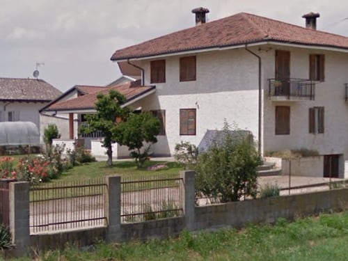 Orrore nella villetta. Spara a moglie e figli, poi la telefonata choc: "Non ci sarò più"