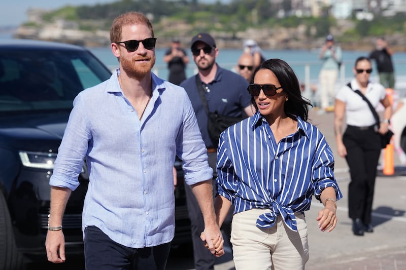 Harry e Meghan, il primo video social della loro nuova vita insieme ai figli nella campagna inglese