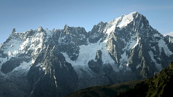 Adesso si muove la Farnesina: scontro sul Monte Bianco