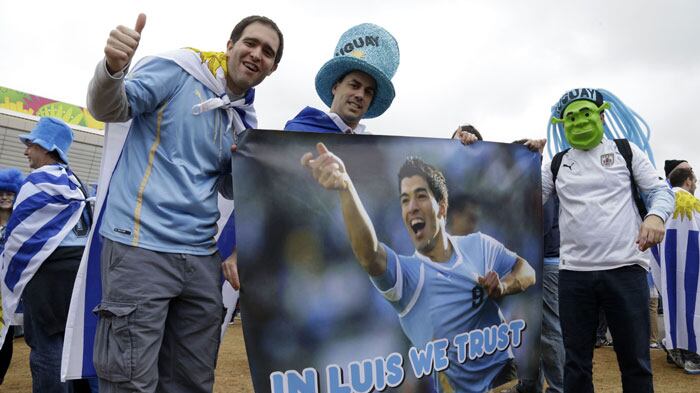 Suarez accolto in Uruguay da eroe "Italiani soliti provocatori"