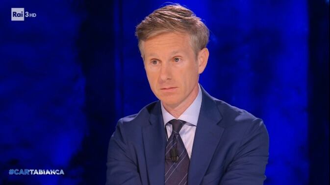 "L'Italia deve sganciarsi". Orsini attacca (ancora): "No all'invio di armi"