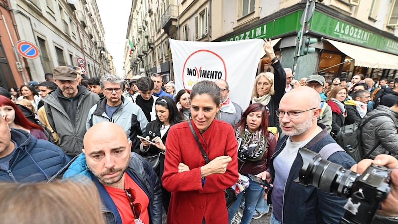 Avs e grillini in piazza con gli antagonisti. A Roma scontri con la polizia e sassaiolе