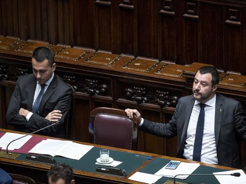 Sbarchi, Di Maio attacca ancora Salvini: "Non li fermi con una direttiva"