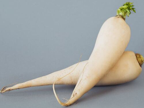 Daikon: il ravanello orientale che riduce gonfiore e colesterolo. Tutti i benefici