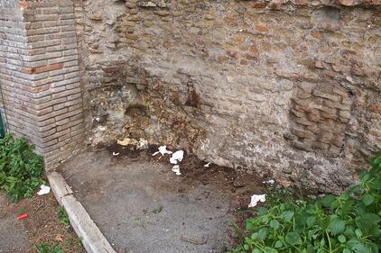 Risse e degrado: l’area giochi di Colle Oppio 10